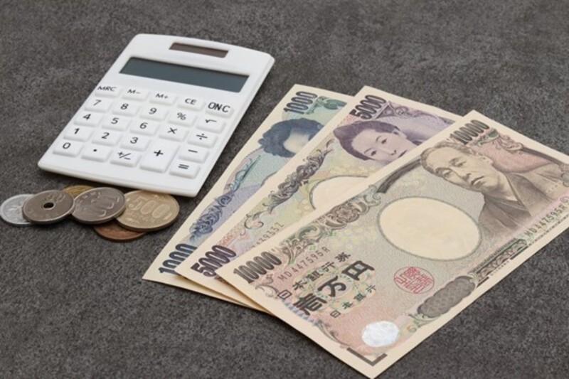 日本の貨幣と紙幣と電卓