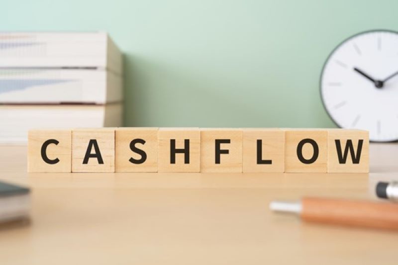 ブロックに書かれた「CASHFLOW」