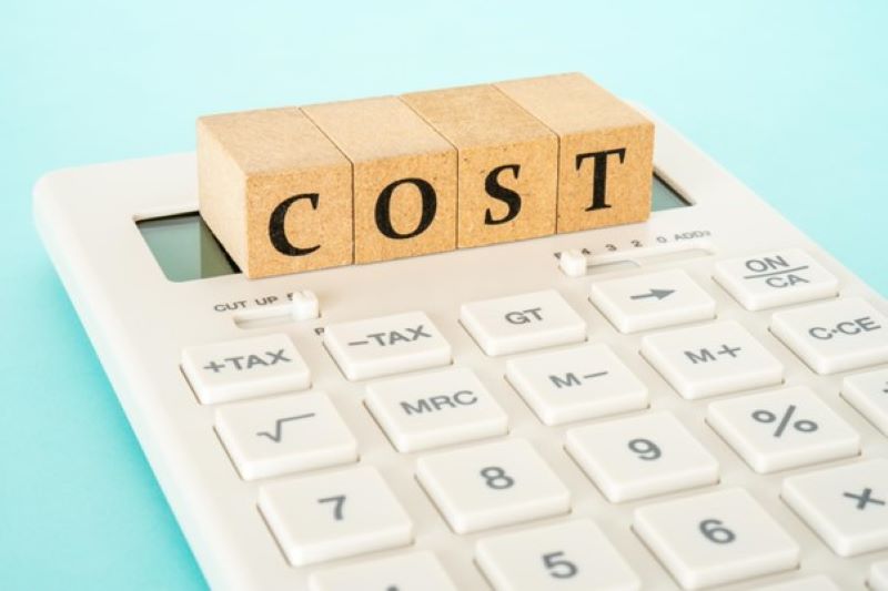 電卓上の「COST」と描かれたブロック