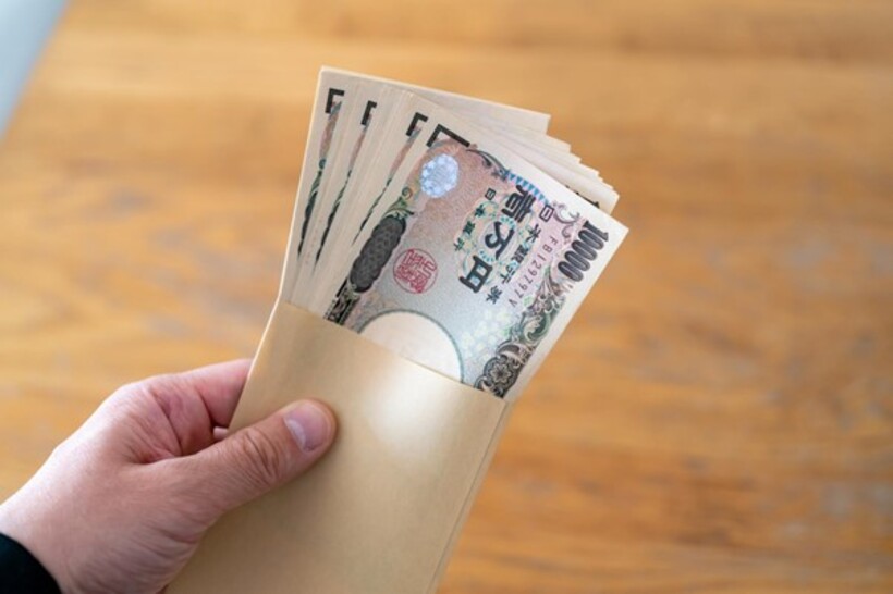 封筒に入った一万円札