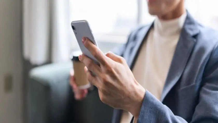 LINE完結ファクタリングとは？利用するメリット・デメリットをご紹介